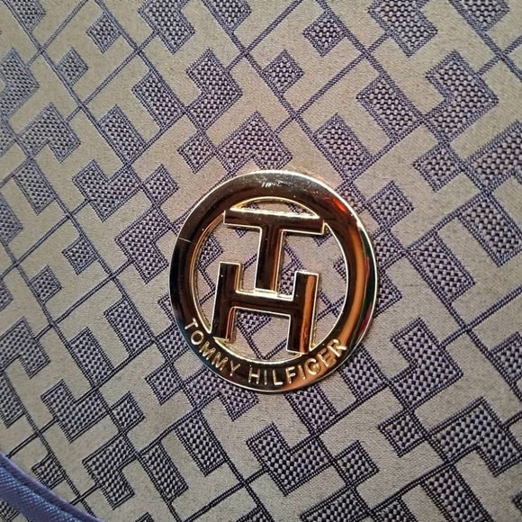 Tommy Hilfiger monogram brown/tan crossbody bag - Picture 2 of 6